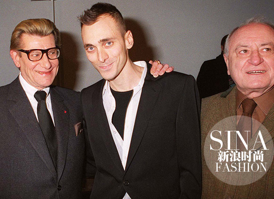 Yves-Saint-Laurent、Hedi-Slimane、Pierre-Bergé在Dior后臺的合影