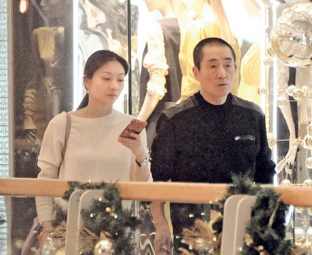 張藝謀帶太太香港購(gòu)物 張藝謀帶太太香港購(gòu)物