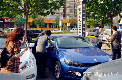 當(dāng)然，小編認(rèn)為最高境界是這位美女，這張照片應(yīng)該取名為論美女的自我修養(yǎng)。