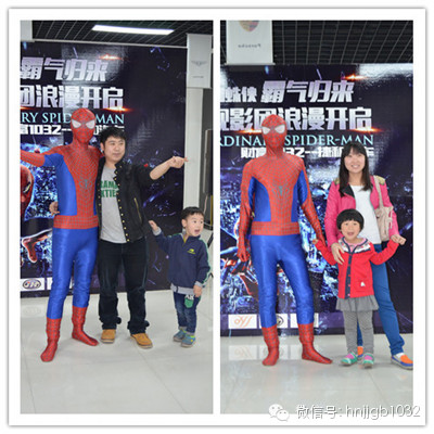 貼完車標(biāo)回到大廳，一位蜘蛛俠模樣的男子瞬間吸引大家的眼球