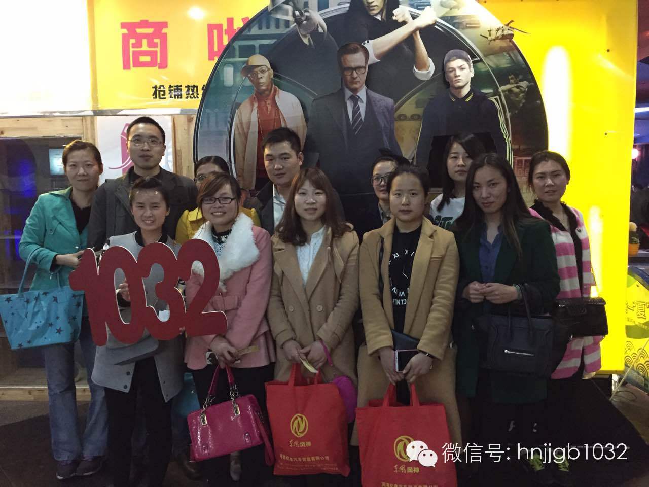 來個(gè)合影，1032的聽眾棒棒噠，個(gè)個(gè)都準(zhǔn)時(shí)到達(dá)了集合地點(diǎn)。Johnny表示很欣慰啊！