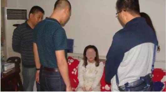 警方抓捕嫌疑人龐某衛(wèi)現(xiàn)場。警方供圖