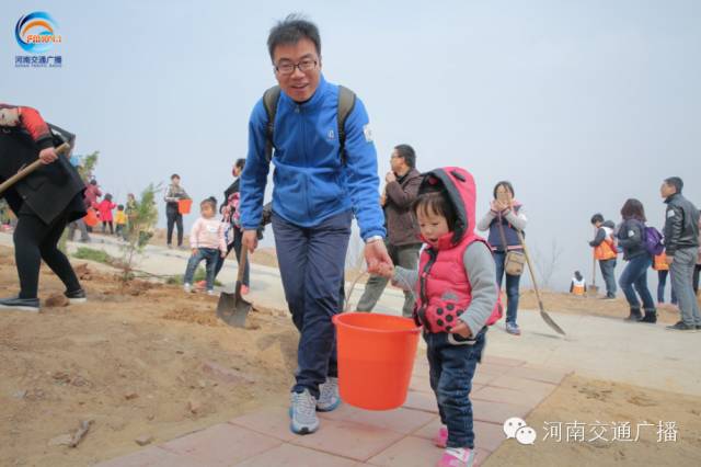 爸比爸比，你會種小樹嗎？我來教你吧~