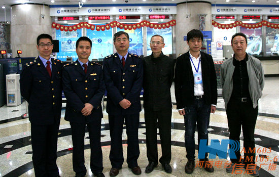 信息廣播副總監(jiān)魏志剛、民生資訊部負(fù)責(zé)人王昊與郭群一行在廣播大廈