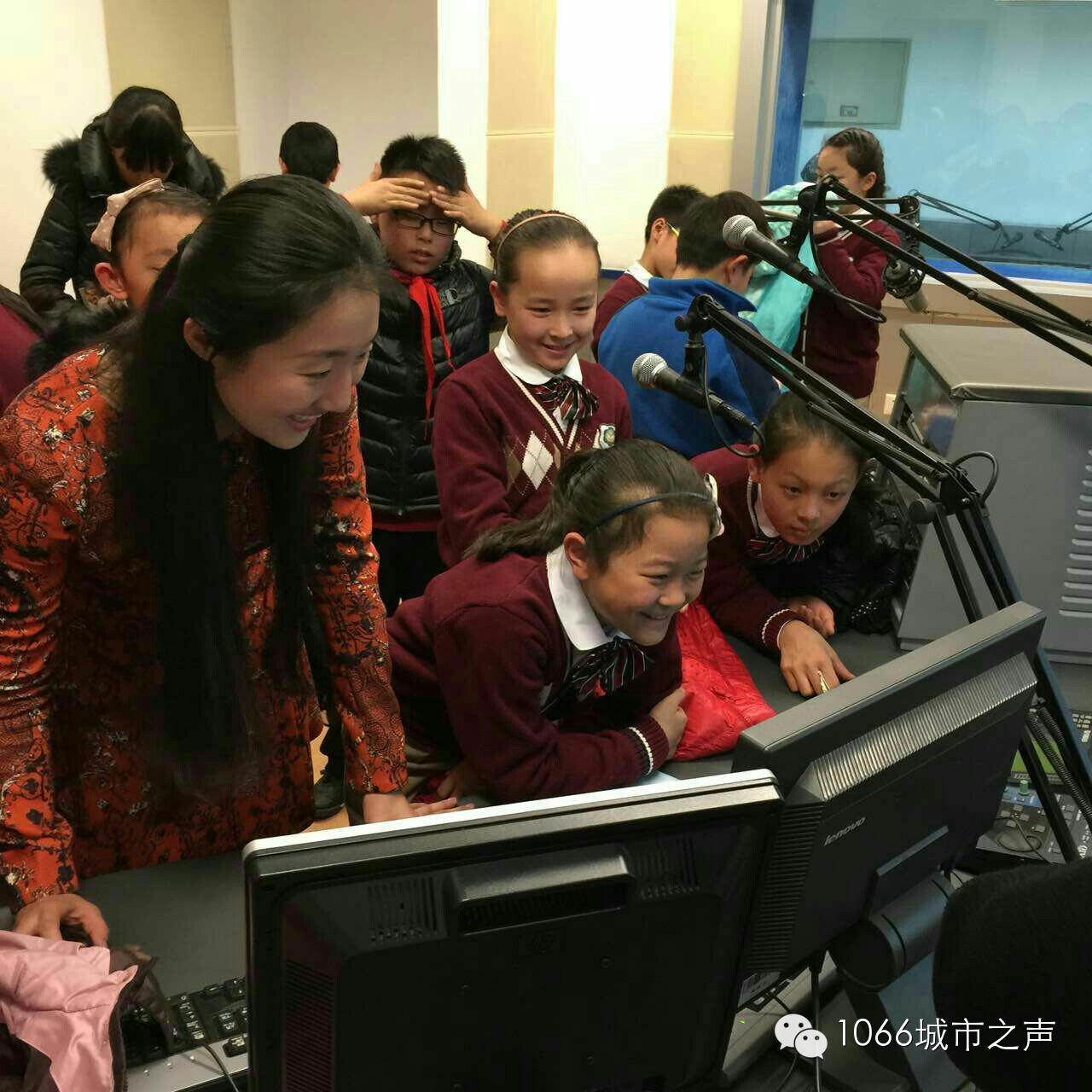 “好激動，好激動”！天天上學(xué)、放學(xué)都從廣播大廈經(jīng)過，今天終于進(jìn)來了！