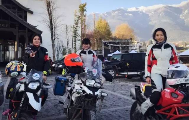 中間是菲菲？