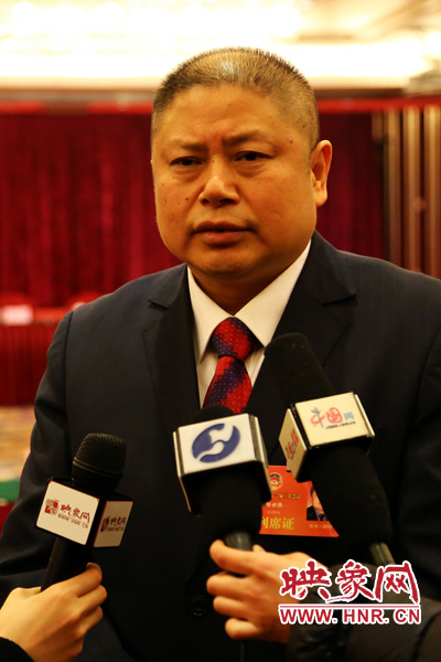 全國政協(xié)委員，河南弘昌集團、信陽毛尖集團董事長陳世強