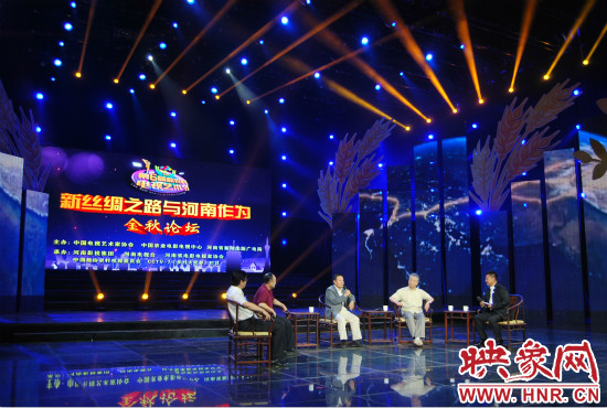 在《新絲綢之路與河南作為》電視高端論壇上,來(lái)自國(guó)內(nèi)相關(guān)領(lǐng)域的專家學(xué)者進(jìn)行了精彩演講。