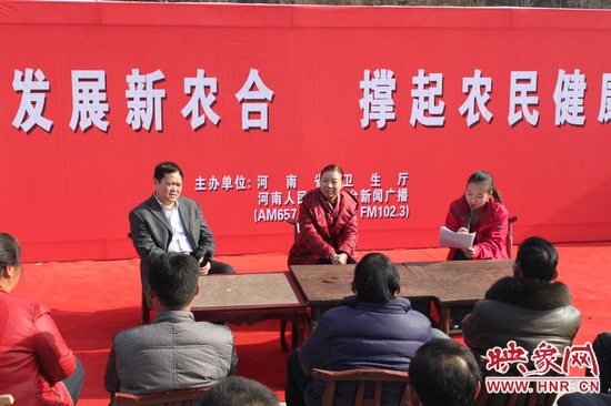 河南電臺新聞廣播《政府在線》主持人新迪介紹在網(wǎng)絡平臺上各位網(wǎng)友都提到了哪些有關(guān)新農(nóng)合的問題