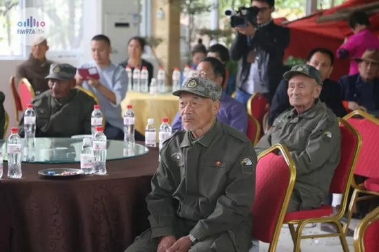 臺上展風(fēng)采，臺下笑開懷