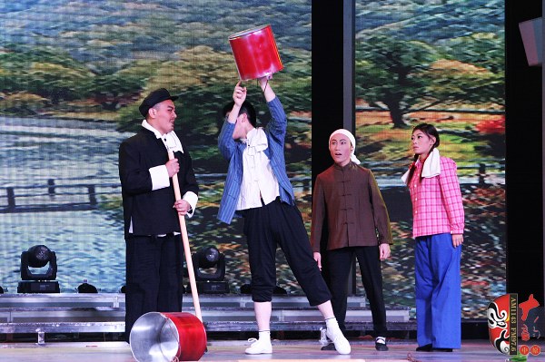 第五場，素雅青年豫劇團(tuán)徐國言飾老支書