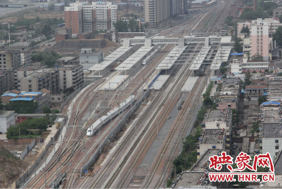 本次運行試驗由2列CRH2A型動車組擔(dān)當(dāng)，計劃試驗速度為每小時200公里。