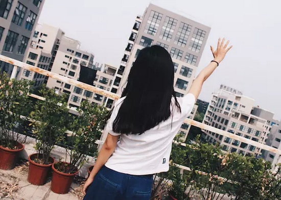 你問我要去向何方，我指向天空的方向。