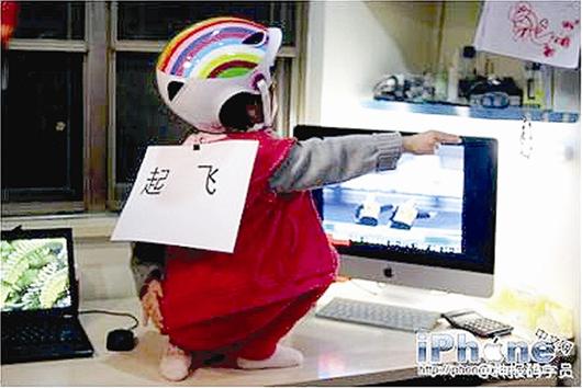 艦載機(jī)起飛手勢(shì)引發(fā)模仿熱潮 艦載機(jī)起飛手勢(shì)引發(fā)模仿熱潮