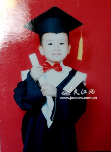 照片上的音容笑貌還在，可人卻走了