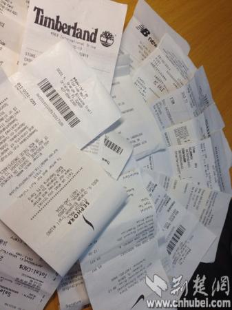 洋品牌“受熱捧” 掃貨來(lái)回成本高 洋品牌“受熱捧” 掃貨來(lái)回成本高