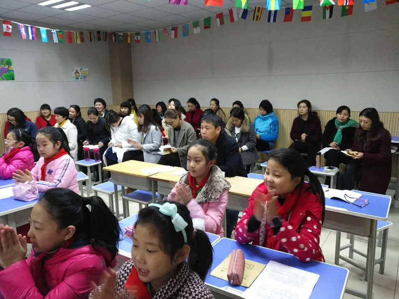 教研員趙杰和全體語文老師聽課 教研員趙杰和全體語文老師聽課