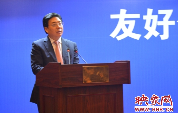 市委副書(shū)記、市長(zhǎng)李柳身出席簽約儀式并講話