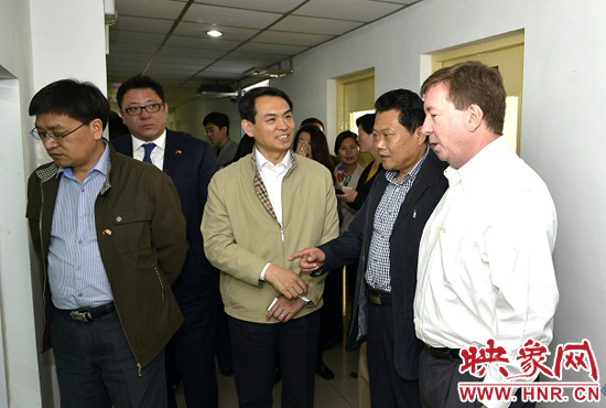 中美兩國商會代表團參觀雙匯并座談交流 中美兩國商會代表團參觀雙匯并座談交流