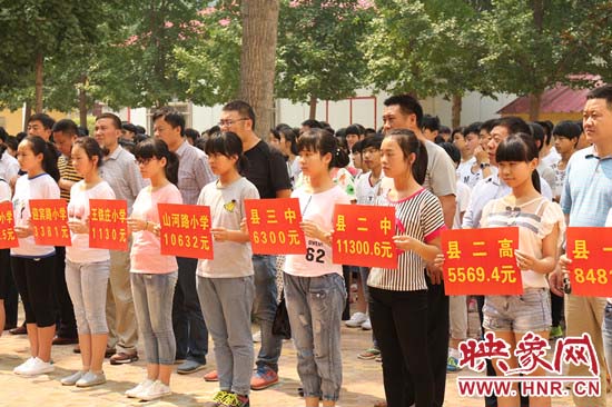 經(jīng)過(guò)一周的廣泛宣傳動(dòng)員，全縣教育系統(tǒng)共捐款174113元。