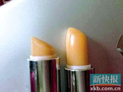 ■蘇小姐將其在專柜和聚美優(yōu)品購買的伊麗莎白雅頓唇膏對(duì)比，產(chǎn)品包裝和唇膏顏色明顯不同。