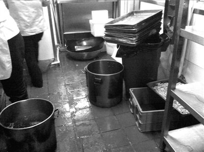 記者臥底金漢斯:烤肉變味猛加料 吃剩甜點再回桌 記者臥底金漢斯:烤肉變味猛加料 吃剩甜點再回桌