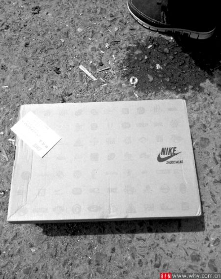 劉先生下單訂購的運動鞋包裝為“耐克”，里面卻是“安踏”。 受訪者供圖