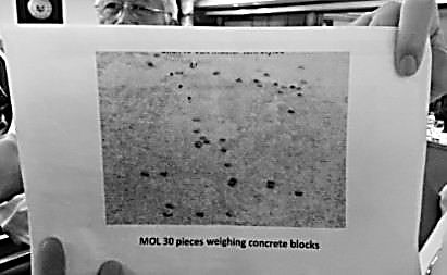 菲防長3日出示拍攝到的“混凝土砌塊”。