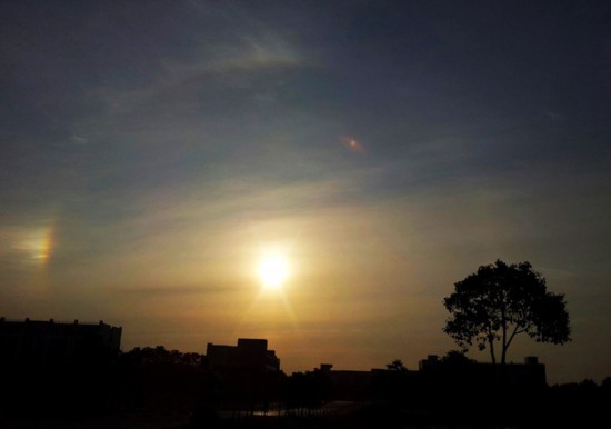 上?，F(xiàn)“3個(gè)太陽(yáng)”