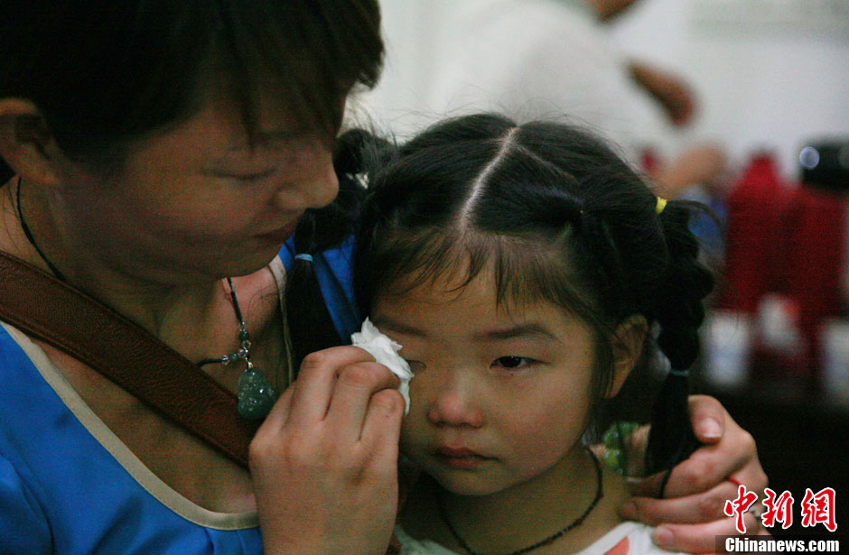 浙江江山韓亞空難親歷學(xué)生與國內(nèi)家長進(jìn)行視頻對話 中新社發(fā) 李晨韻/攝 浙江江山韓亞空難親歷學(xué)生與國內(nèi)家長進(jìn)行視頻對話 中新社發(fā) 李晨韻/攝