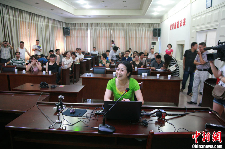 浙江江山韓亞空難親歷學(xué)生與國內(nèi)家長進(jìn)行視頻對話 中新社發(fā) 李晨韻/攝 浙江江山韓亞空難親歷學(xué)生與國內(nèi)家長進(jìn)行視頻對話 中新社發(fā) 李晨韻/攝