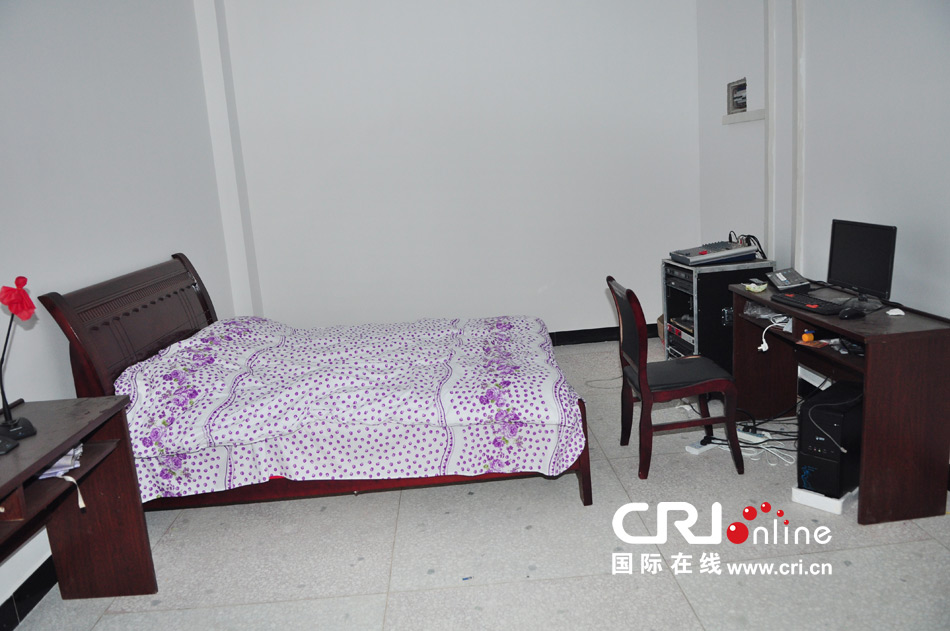 2013年10月21日，長(zhǎng)沙云蓋村欠債千萬新建的豪華村部樓。