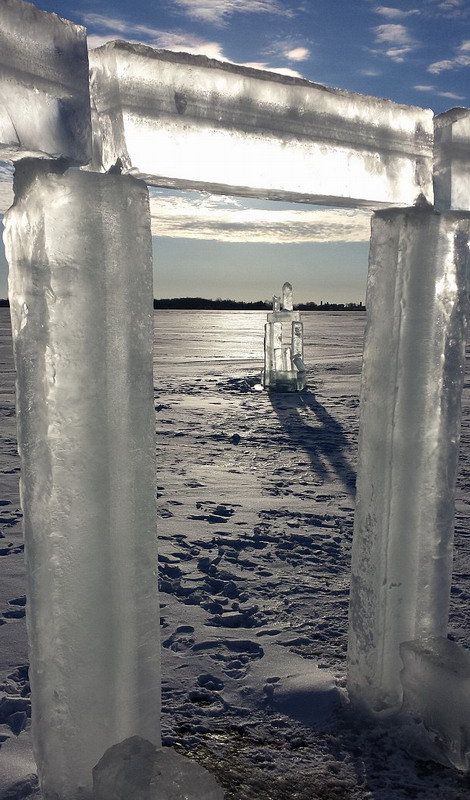 每根冰柱都重達(dá)300磅（約合136公斤）。（網(wǎng)頁(yè)截圖）