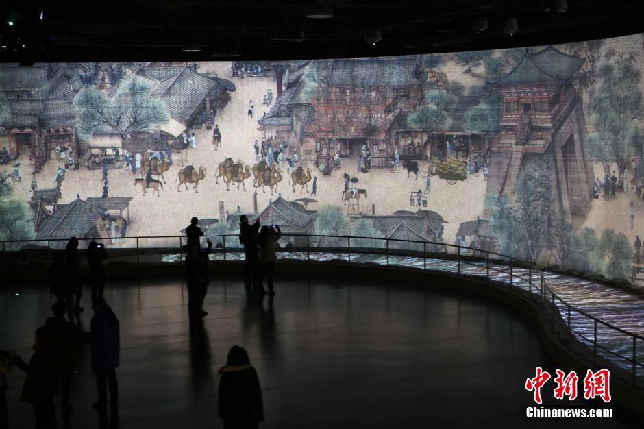 “會動”的《清明上河圖》亮相河南開封 “會動”的《清明上河圖》亮相河南開封