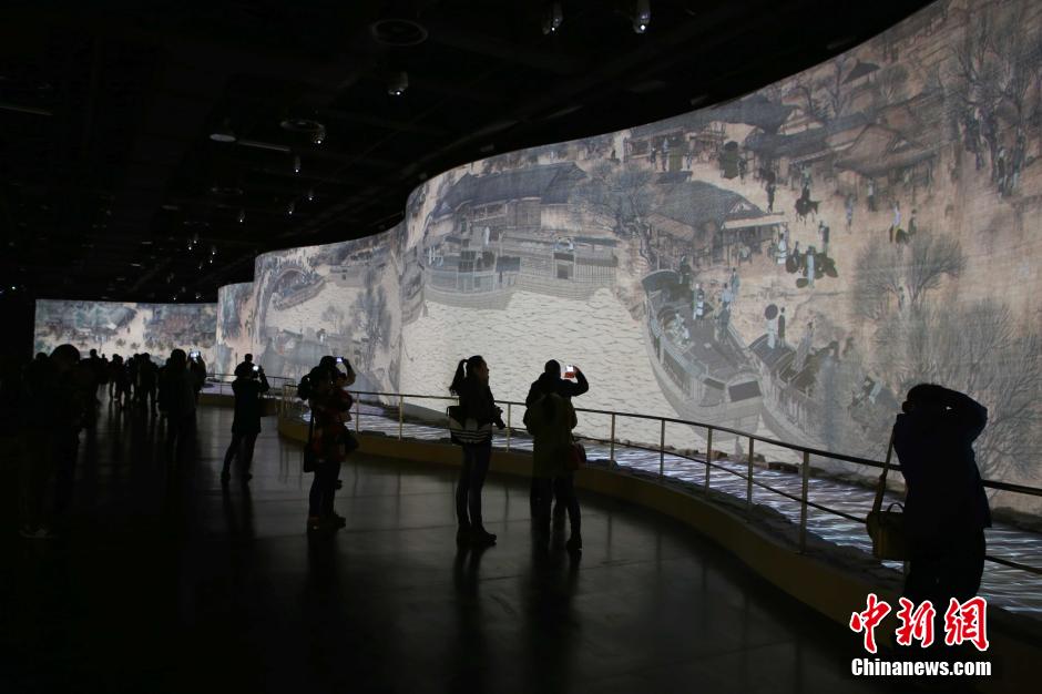 “會動”的《清明上河圖》亮相河南開封 “會動”的《清明上河圖》亮相河南開封