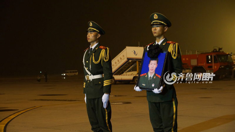 張楠烈士靈柩回國迎接儀式現(xiàn)場