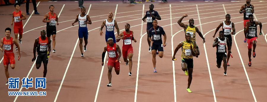 牙買加隊選手博爾特（前排右）在比賽中。