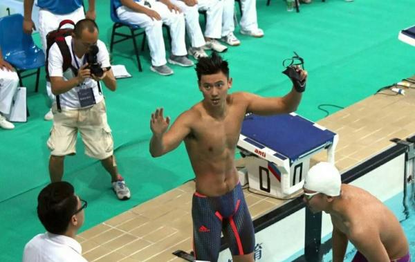 寧澤濤一人帶火一座城：粉絲包場(chǎng)酒店爆滿