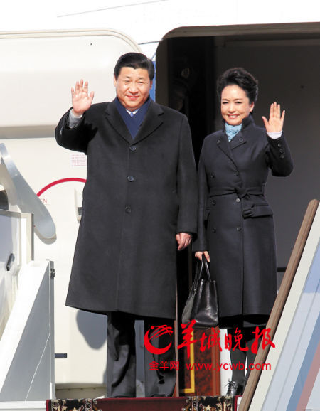 國家主席習近平首次出訪俄羅斯，夫人彭麗媛陪同。