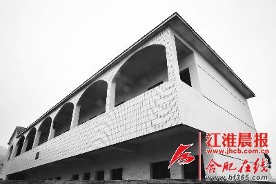 事發(fā)小學(xué)。晨報(bào)記者 高博 攝