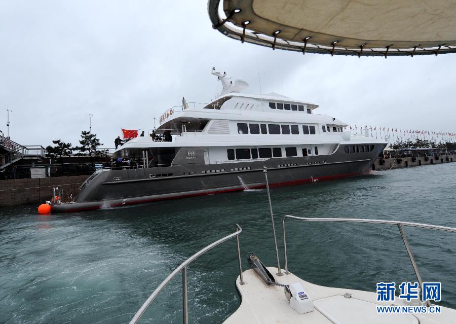 我國自主建造的大型游艇“虎鯊號(hào)”首航