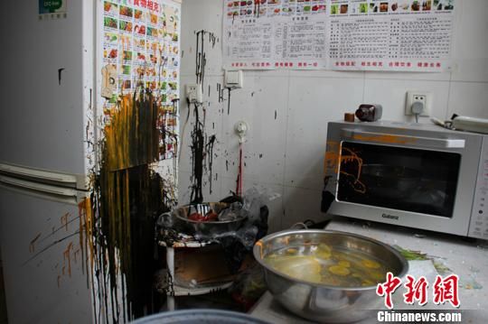 河北聽證會(huì)代表遭連續(xù)報(bào)復(fù)已不敢回家居住(圖) 河北聽證會(huì)代表遭連續(xù)報(bào)復(fù)已不敢回家居住(圖)