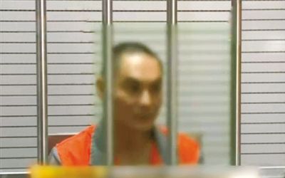 涉嫌窩藏罪的李明在接受訊問(wèn)。