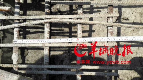 黃建清提供的E出入口鋼筋間距，顯示為15厘米