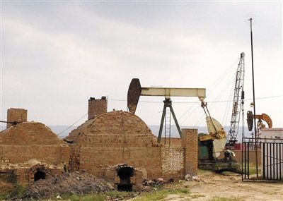 正在作業(yè)的揭蓋井，位于定邊縣紅柳溝鎮(zhèn)紅柳溝村。