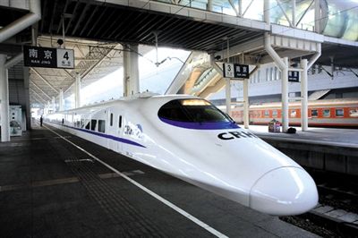 　白皮車 動車，高鐵基本全白色