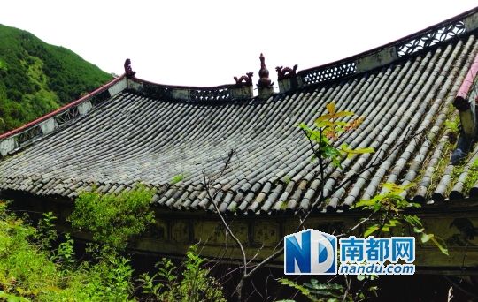 　照光寺在致歉微博中稱(chēng)，該寺位于蒼山之上，年久失修，且沒(méi)有防火通道。
