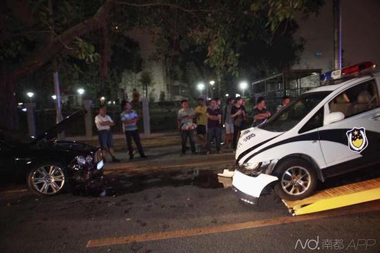 當(dāng)時(shí)賓利司機(jī)去筆架山爬山，車停在路邊，剛回來(lái)便發(fā)現(xiàn)車輛發(fā)生了事故。