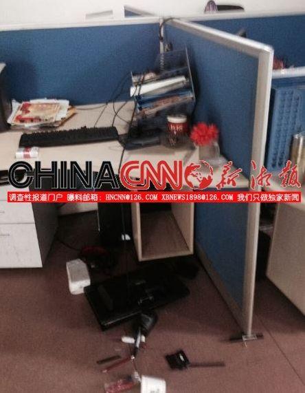 湖南一文聯(lián)主席網(wǎng)上曬詩(shī)遭差評(píng) 怒砸網(wǎng)站辦公室 湖南一文聯(lián)主席網(wǎng)上曬詩(shī)遭差評(píng) 怒砸網(wǎng)站辦公室