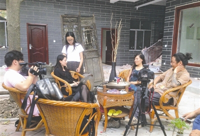 23日，顧少?gòu)?qiáng)接受成都媒體采訪